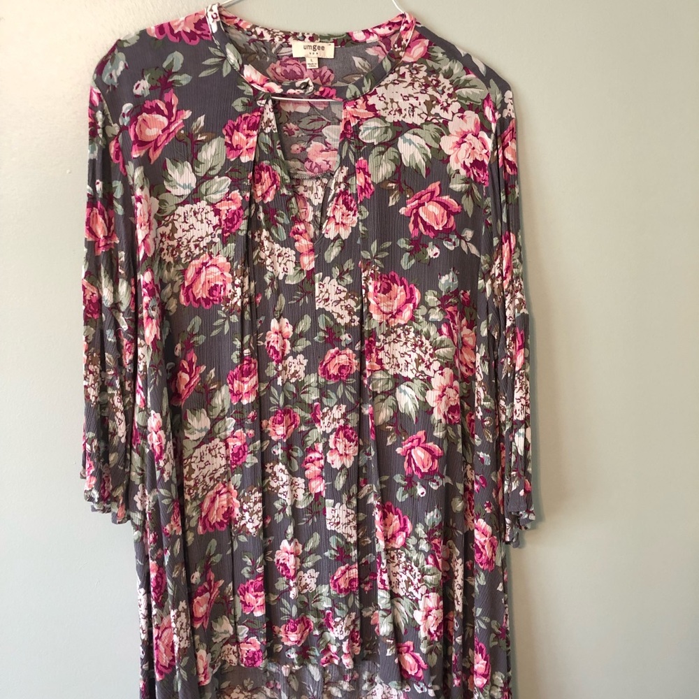 Grey and pink floral Umgee tunic size L